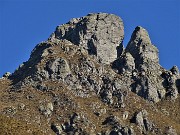 20 Dalla Casera Valletto maxi-zoom sul Monte Valletto (2371 m)